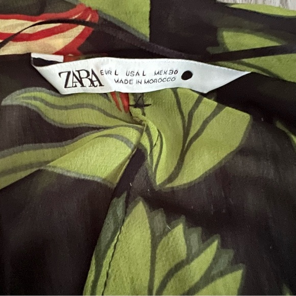 Green Multi Colored Flowing Dress - Picture 2 of 8